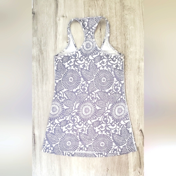 Lululemon Tank & Tote Beachy Floral White Fossil Wee Stripe Racerback Tank Top 2 - Picture 3 of 5